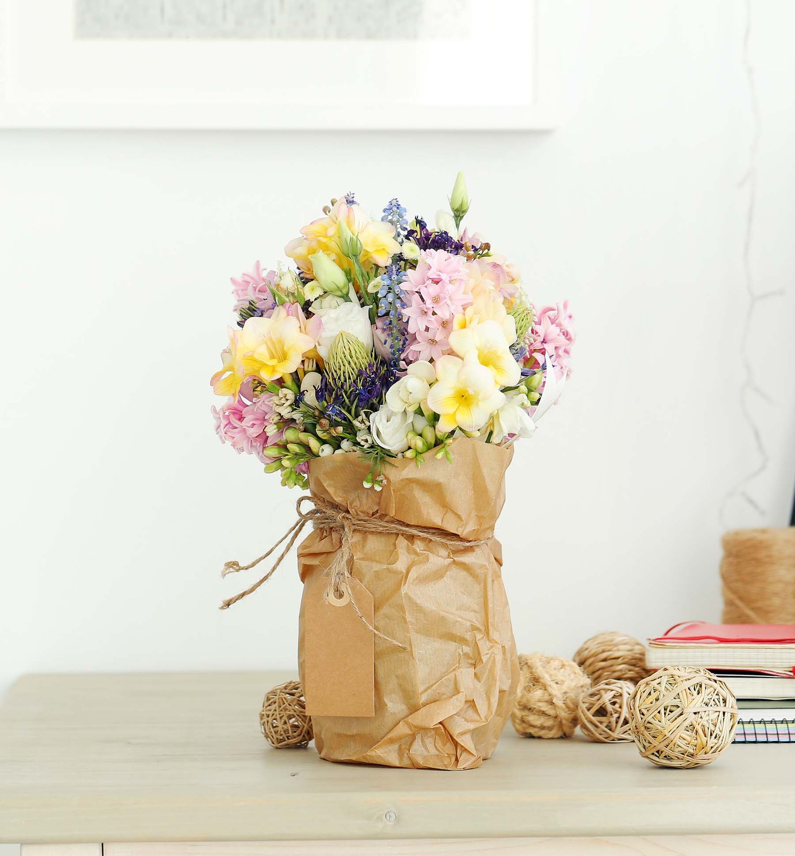 bouquet-on-the-table-FBSCRJD.jpg bouquet-on-the-table-FBSCRJD.jpg