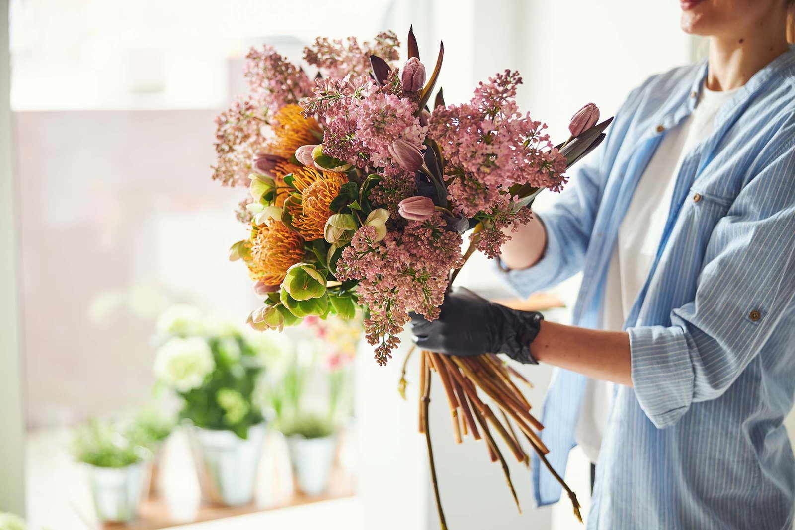 woman-making-an-exquisite-spring-floral-arrangemen-D59ME96.jpg woman-making-an-exquisite-spring-floral-arrangemen-D59ME96.jpg
